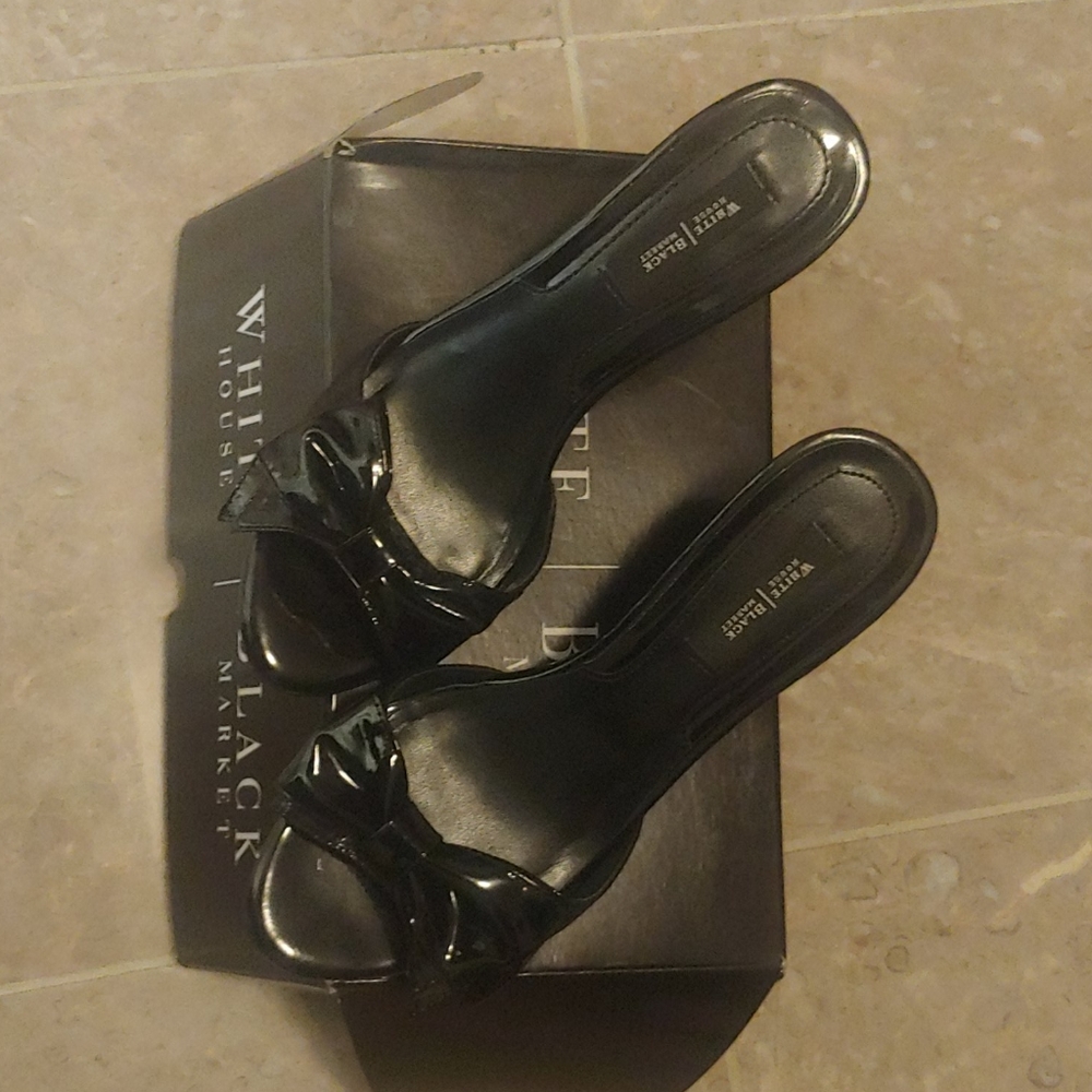 White and Black Market Black short heels - Picture 2 of 5